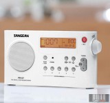 Sangean PR-D7PACKAGE W hordozható szintézeres AM/FM táskarádió (fehér)