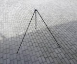 100 cm-es festett bográcsállvány, csavart 10-es négyzetacélból