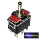 2 áramkörös 3 állású kapcsoló, Mindkét irányból visszaálló karos kapcsoló