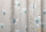 (3 szín) GOUDA virágos dim out függöny halványkék színű virágokkal