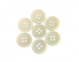 4 lyukas krém színű gomb 11 db - 25 mm