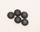 4 lyukú fekete gomb csomag - 18- mm