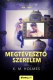 Álomgyár Kiadó K. M. Holmes: Megtévesztő szerelem - könyv