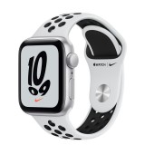Apple Watch Nike SE (v2) GPS 40mm ezüstszínű alumíniumtok, platinaszín-fekete Nike sportszíj (MKQ23HC/A) (MKQ23HC/A) - Okosóra