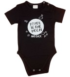 Asti "I love you to the moon and back" feliratos rövid ujjú baba body fekete