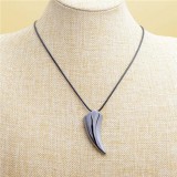 AZIZ Nemesacél farkasfogas medál katonai acél bevonattal, bőr nyaklánccal (47 cm)