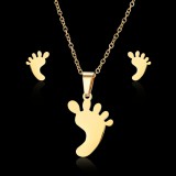 AZIZ Nemesacél lábnyom medál és fülbevaló szett, arany színű