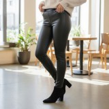 Baking & Pet Kft Termós bőr hatású zsebes hosszú női leggins - Fekete