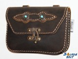 Barna bőr övtáska, egyfakkos, horgas csatos, kék kővel, fekvő