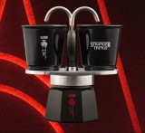 Bialetti Industrie S.p.A. Via Fogliano, 1 25030 Coccaglio BS Italia https://www.bialetti.com/ee_en/contact Bialetti Stranger Things - Mini Express kotyogós kávéfőző 2 adag