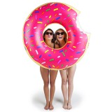 BigMouth óriás epres fánk úszógumi 119cm