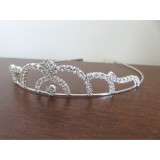 Bm Ezüst színű tiara csillogó kövekkel