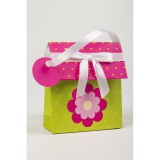 Btech Magyarország Kft. Budapest, Erzsébet királyné útja 56/b, 1142 info@btech.hu Mini zsebes ajándéktáska zold alapon virágos