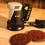 Deko akkumulátoros excenter csiszoló – 20V – 2 akkumulátorral