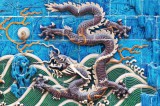 Dimex Vlies Fotótapéta - Dragon wall of Beihai - 375x250 cm