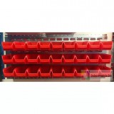 DR Horganyzott Fali Tartó (440X991mm) Piros Mh5 Dobozokkal Vízszintes