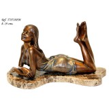 Ebano Hason fekvő lány bronz szobor