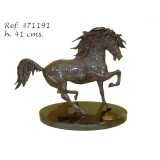 Ebano Lábát emelő ló bronz szobor