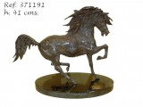 Ebano Lábát emelő ló bronz szobor