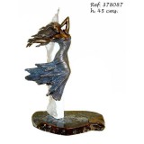 Ebano Lány a szélben bronz szobor