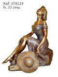 Ebano Napozó hölgy, kalappal bronz szobor