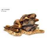 Ebano Párnákon pihenő lány bronz szobor