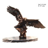 Ebano Sas márvány talapzaton bronz szobor