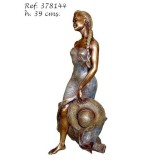 Ebano Sétáló hölgy, kalappal bronz szobor