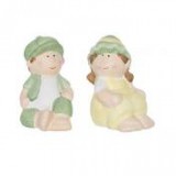 Egyéb Gyerek fiú,lány sapkában ülő kerámia 4,74x6,7x8,5cm kék,rózsaszín 2 féle