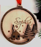 Egyedi neves karácsonyfadísz családoknak – gravírozott fa dísz