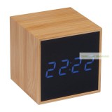 Elegáns asztali óra fa ház, kék LED kijelző