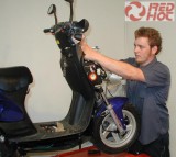 Első kerék kiszerelés (Robogó)