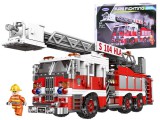 Építőkocka-Tűzoltóautó-Bábúval-Kihúzható Létrával-Nyitható Ajtókkal-711 Elemes