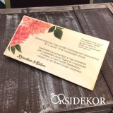 Esküvői meghívó fából, nyomtatott virágos grafikával