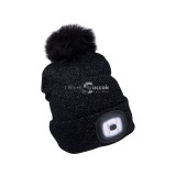 EXTOL LIGHT sapka, fekete, pomponnal, kötött, kivehető LED homloklámpával, 4×45 Lumen; USB tölthető Li-ion, 3funkció (100%-75%-5