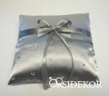 Ezüst gyűrűpárna strasszokkal és szalaggal