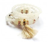 Fehér karkötő szett rojt medállal