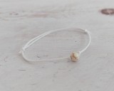 Fehér pöttöm elfogadás howlit ásvány karkötő