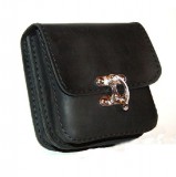 Fekete bőr övtáska, dupla fakkos, horgas csatos, kisebb, álló