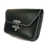 Fekete bőr övtáska, egyfakkos, horgas csatos, fehér varrással