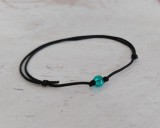 Fekete microcord karkötő apró világoskék (türkiz) roppantott üveggyönggyel