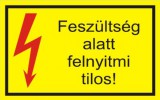 "Feszültség alatt felnyitni tilos" öntapadó felirat, sárga, 95x60mm