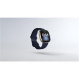 Fitbit Versa 3 aluminium éjkék-bársonyos arany okosóra (FB511GLNV)