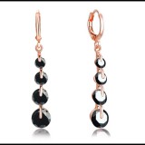 From Maria King Cirkónium kristályokkal kirakott soros fülbevaló, fekete