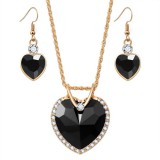 From Maria King szív alakú medál nyaklánccal, fülbevalóval, fekete kővel