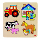 Goki Fa kirakó kiemelkedő figurákkal, tanyán