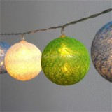 Gömb alakú 6cm/színes fonott/4,5m/zöld-kék-fehér/30db LED-es/USB-s fénydekoráció (IRIS_104-47)