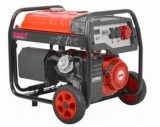 Hecht GG10000 áramfejlesztő, motor: 459 cm³, max. nyomaték: 29 Nm, állandó teljesítmény: 7500 W, max. teljesítmény: 8500 W, zajszint: 97 dB, tartály: 25 l, aljzat: 2x230 V, 1x400 V, 1x12 V DC, biztosíték, digitális voltmérő, AVR feszültség szabályzó