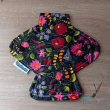 Horváthné Pális Rita e.v. 9422 Harka, Alpesi utca 34 B hello@ritakreativ.hu Fekete alapon virágok mosható betét 18cm