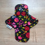 Horváthné Pális Rita e.v. 9422 Harka, Alpesi utca 34 B hello@ritakreativ.hu Fekete alapon virágok mosható betét 22cm